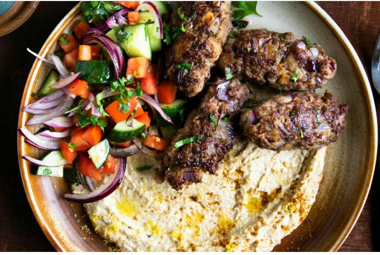 Köfte mit Zitronen-Hummus